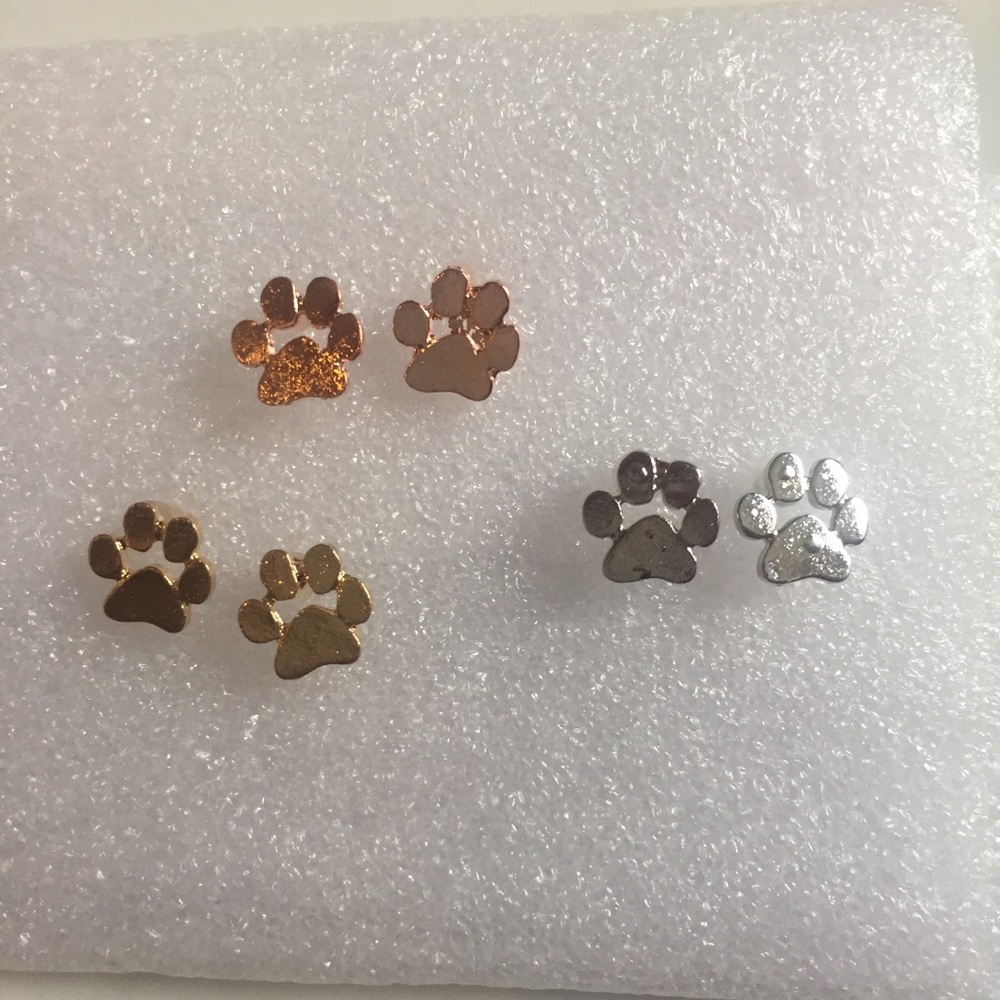 🐾 Sweet paw stud metallic earrings available in gold rose gold or silver - Picture 1 of 7